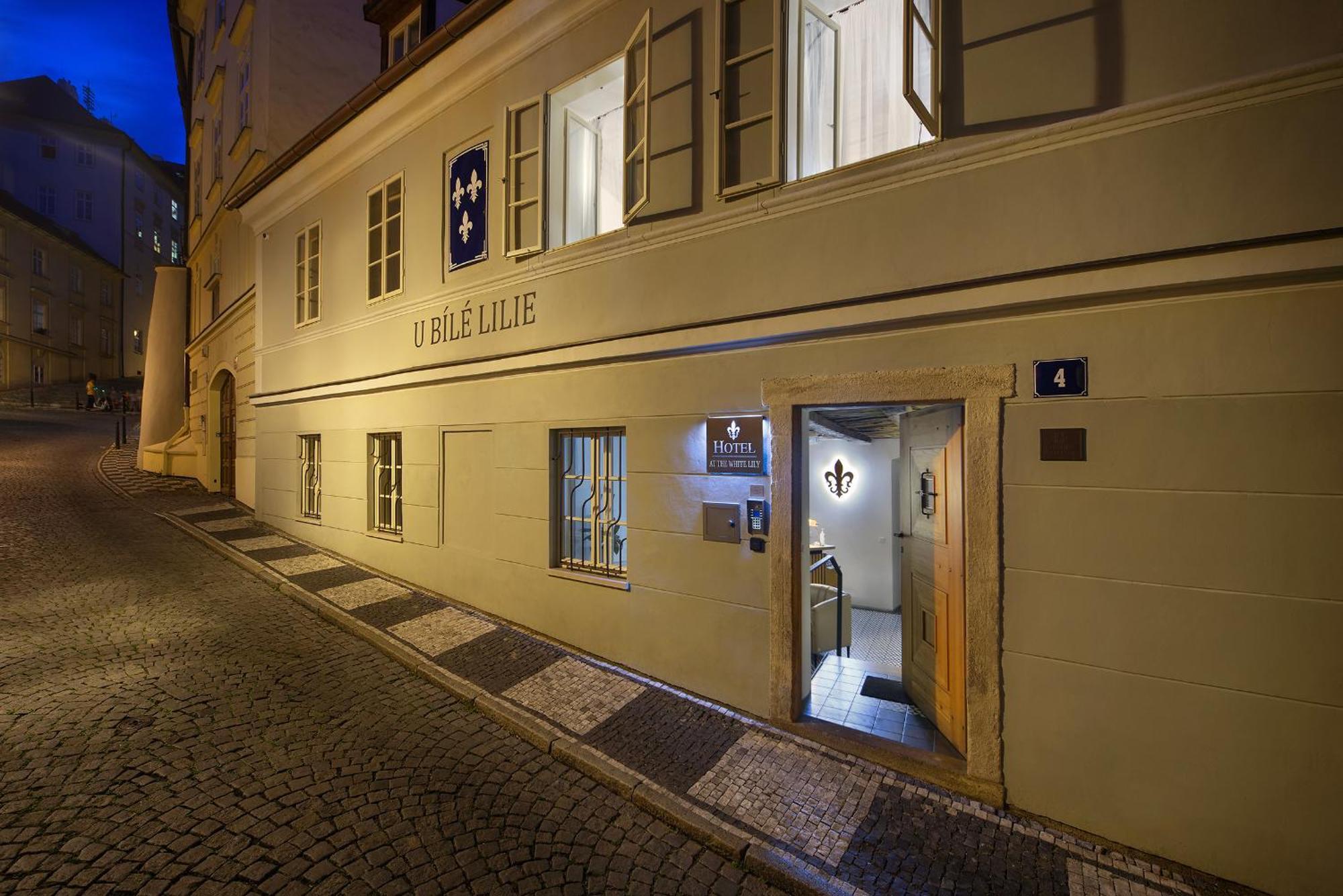 Hotel At The White Lily Prag Exterior foto